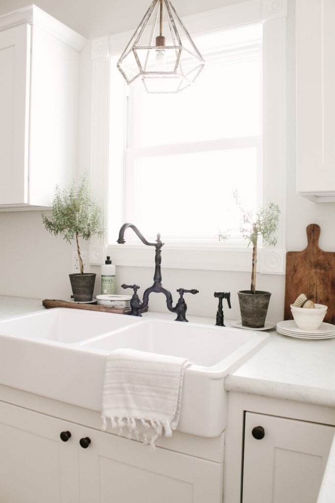 Fantastic Farmhouse Sinks: Apron-Front Sinks in Gorgeous Settings
