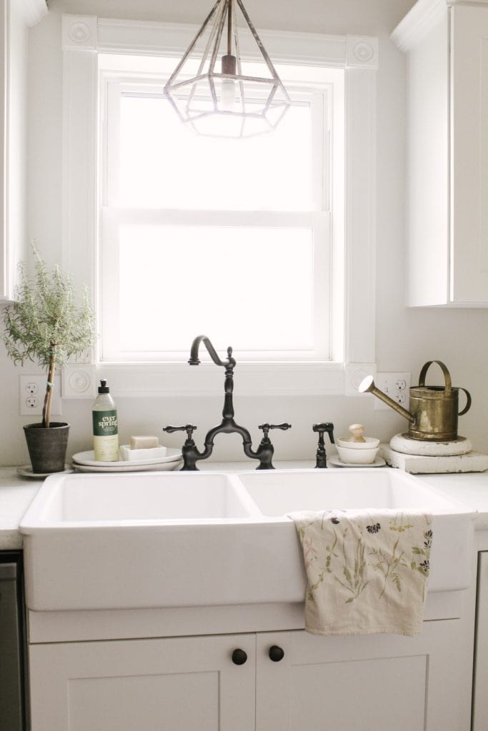 ways to decorate by your kitchen sink