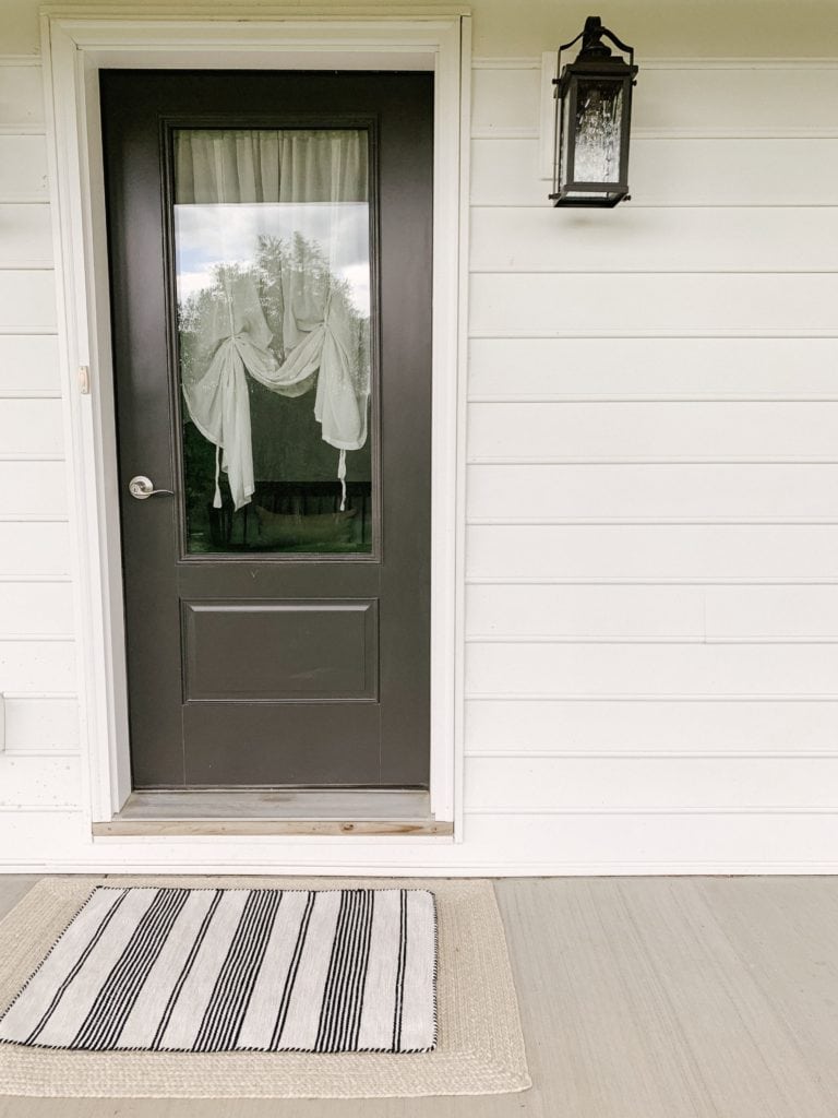 https://sarahjaneinteriors.blog/wp-content/uploads/2019/05/layering-doormats-near-front-door-768x1024.jpeg