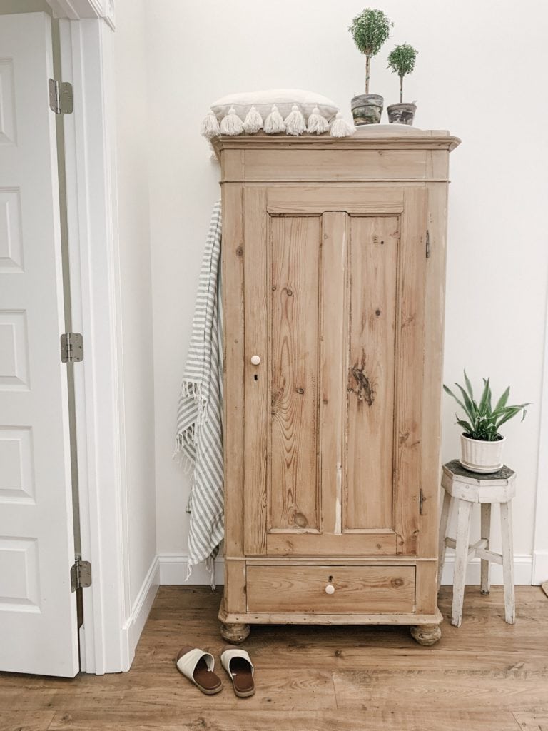 pine furniture used in farmhouse entryway