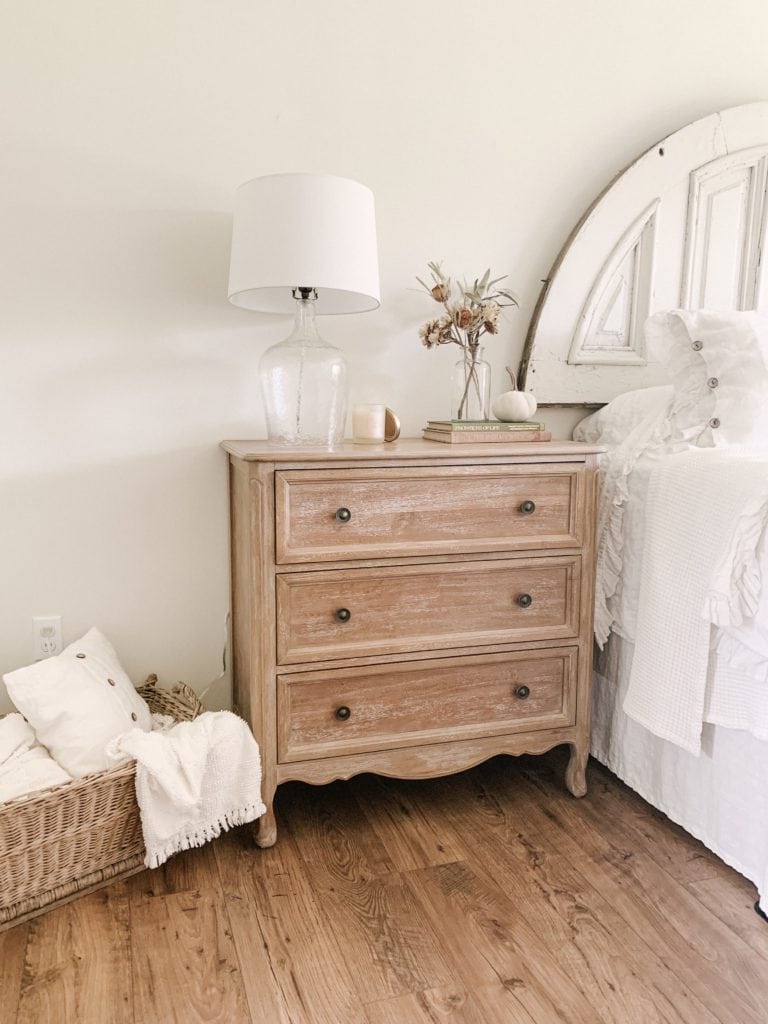 decorating your nightstands for autumn season