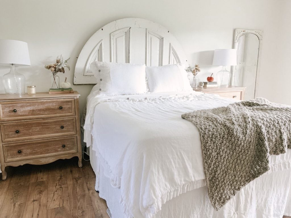 simple fall decor in master bedroom