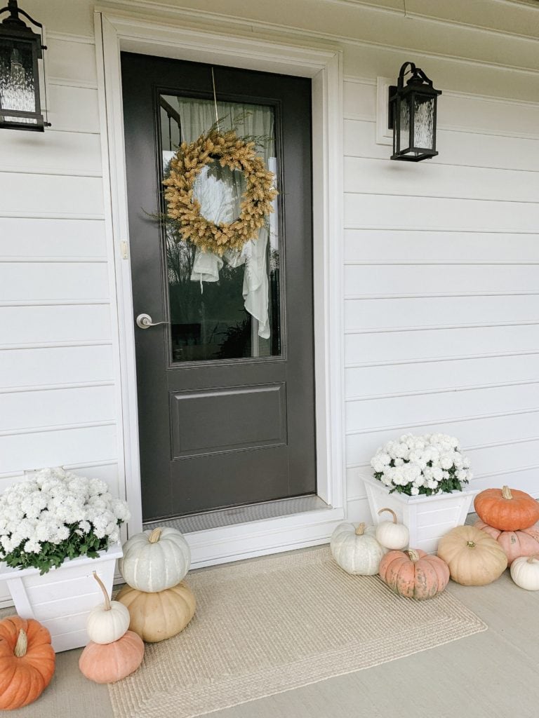 heirloom and Cinderella pumpkins used on porch fall decor