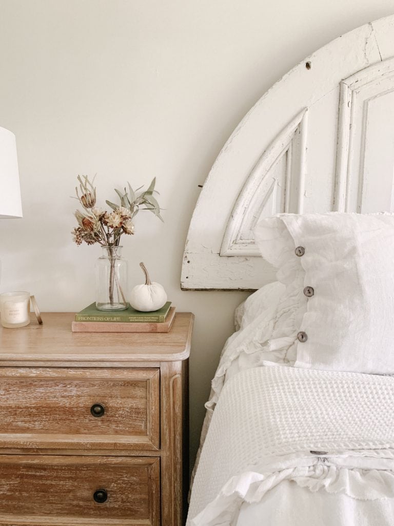 decorating your nightstand for fall and autumn