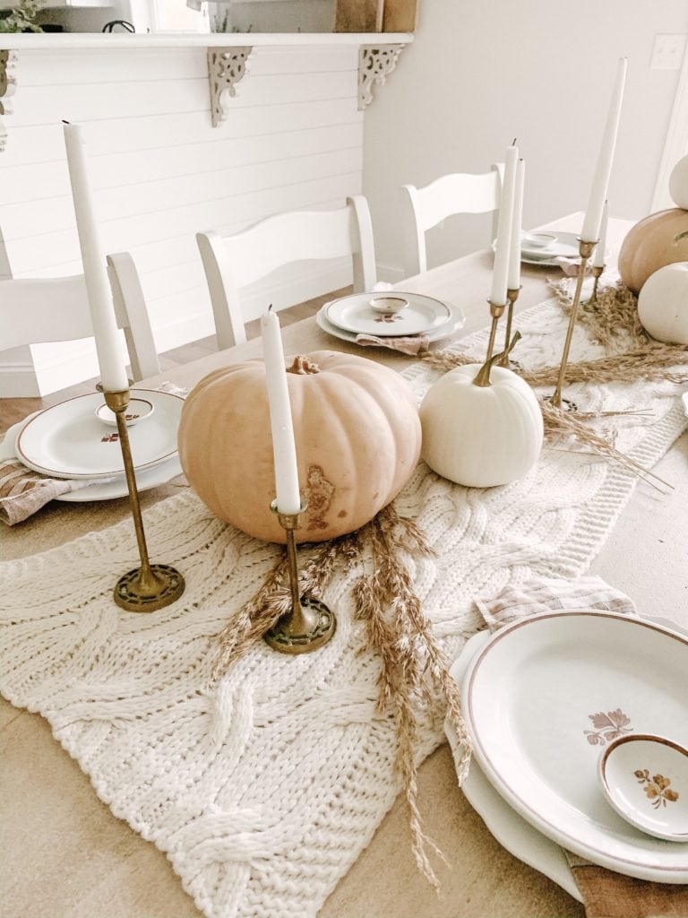 pretty and simple thanksgiving tablescape for the neutral harvest look
