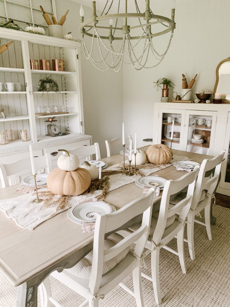 using antiques to create a beautiful thanksgiving tablescape for guests