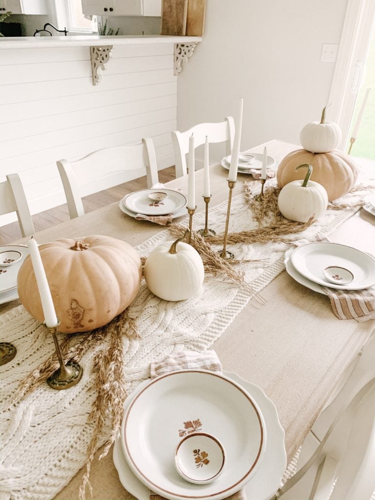 table decor for thanksgiving holiday