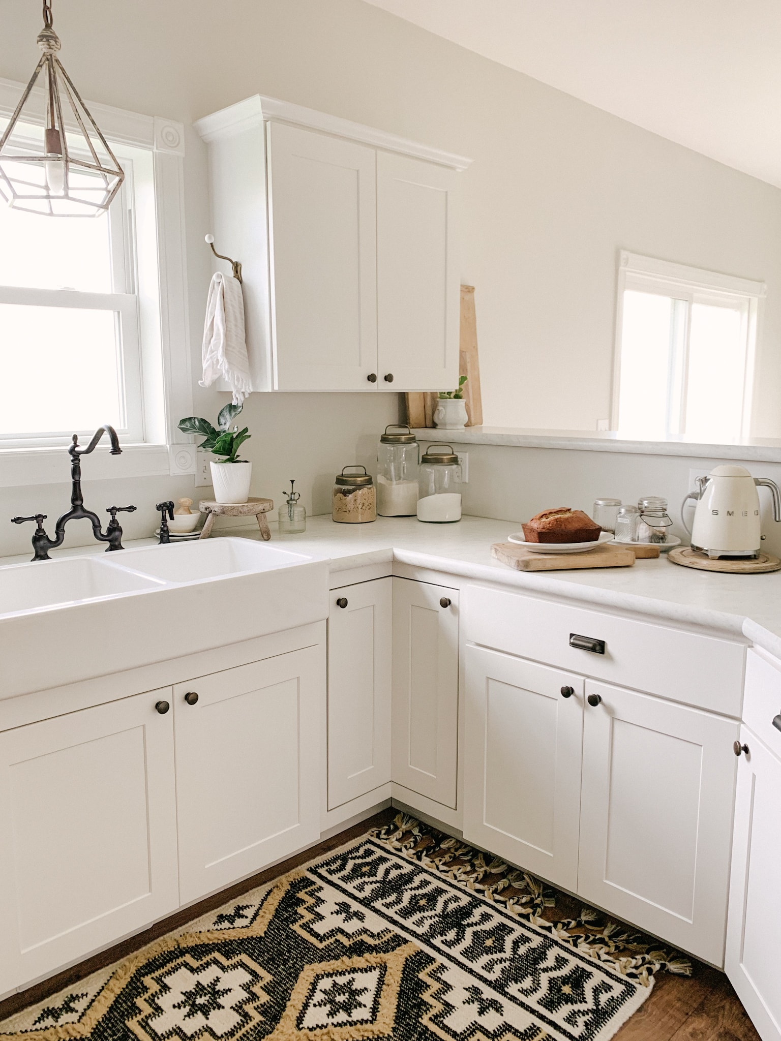 white farmhouse kitchen